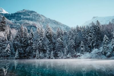 Frozen Glacier Lake: Winter's Silent Embrace 4K 5K Wallpaper