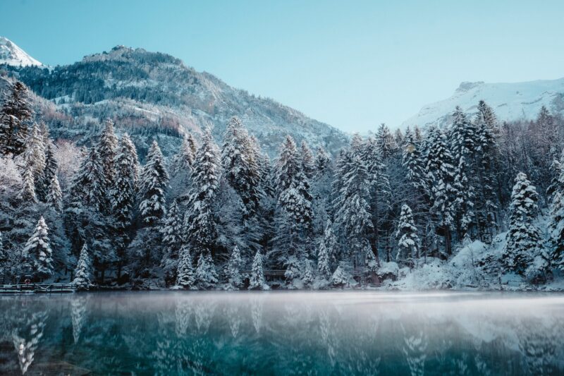 Frozen Glacier Lake: Winter's Silent Embrace 4K 5K Wallpaper