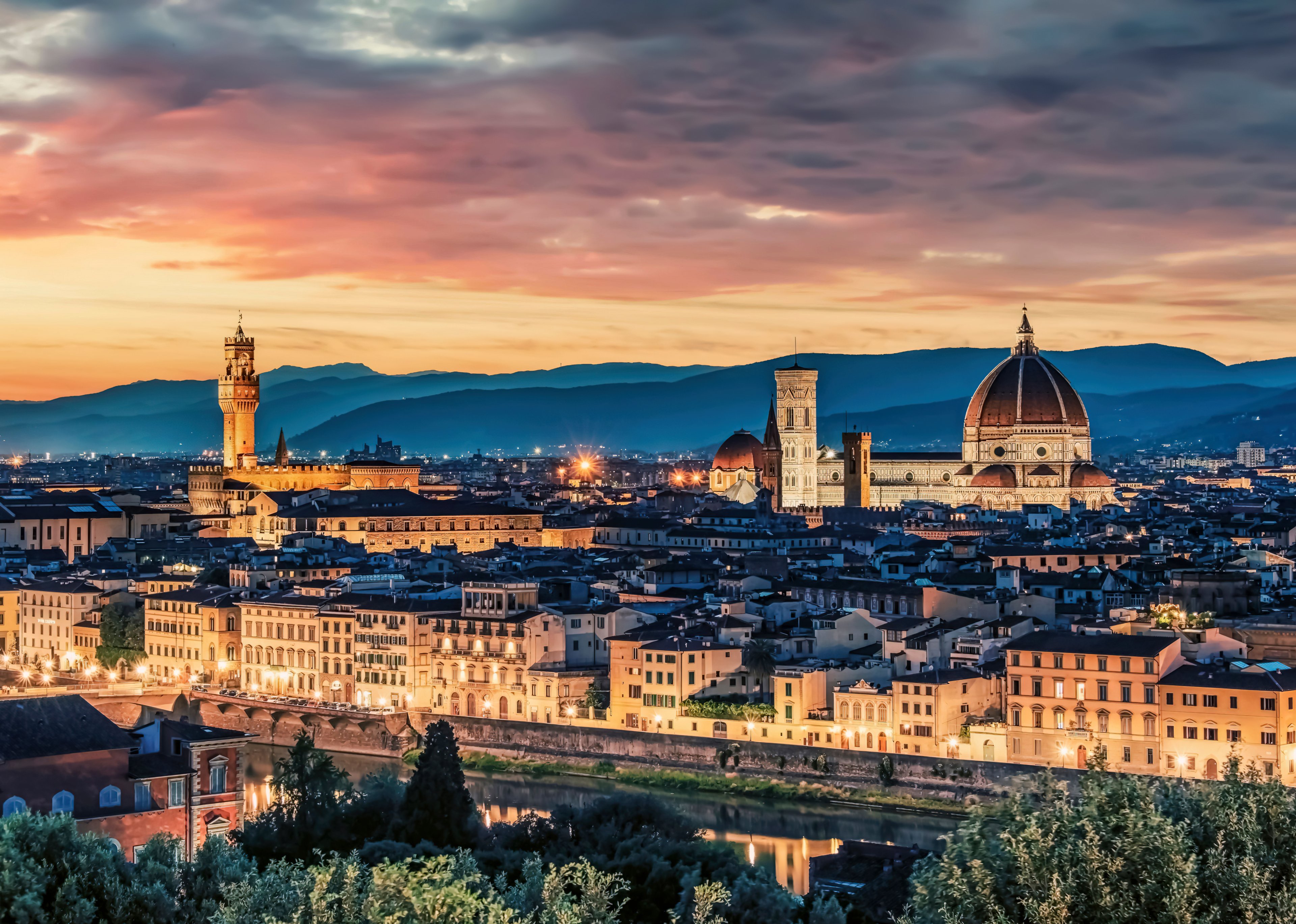 Florence's Radiant Sunset Over Duomo 4K Wallpaper