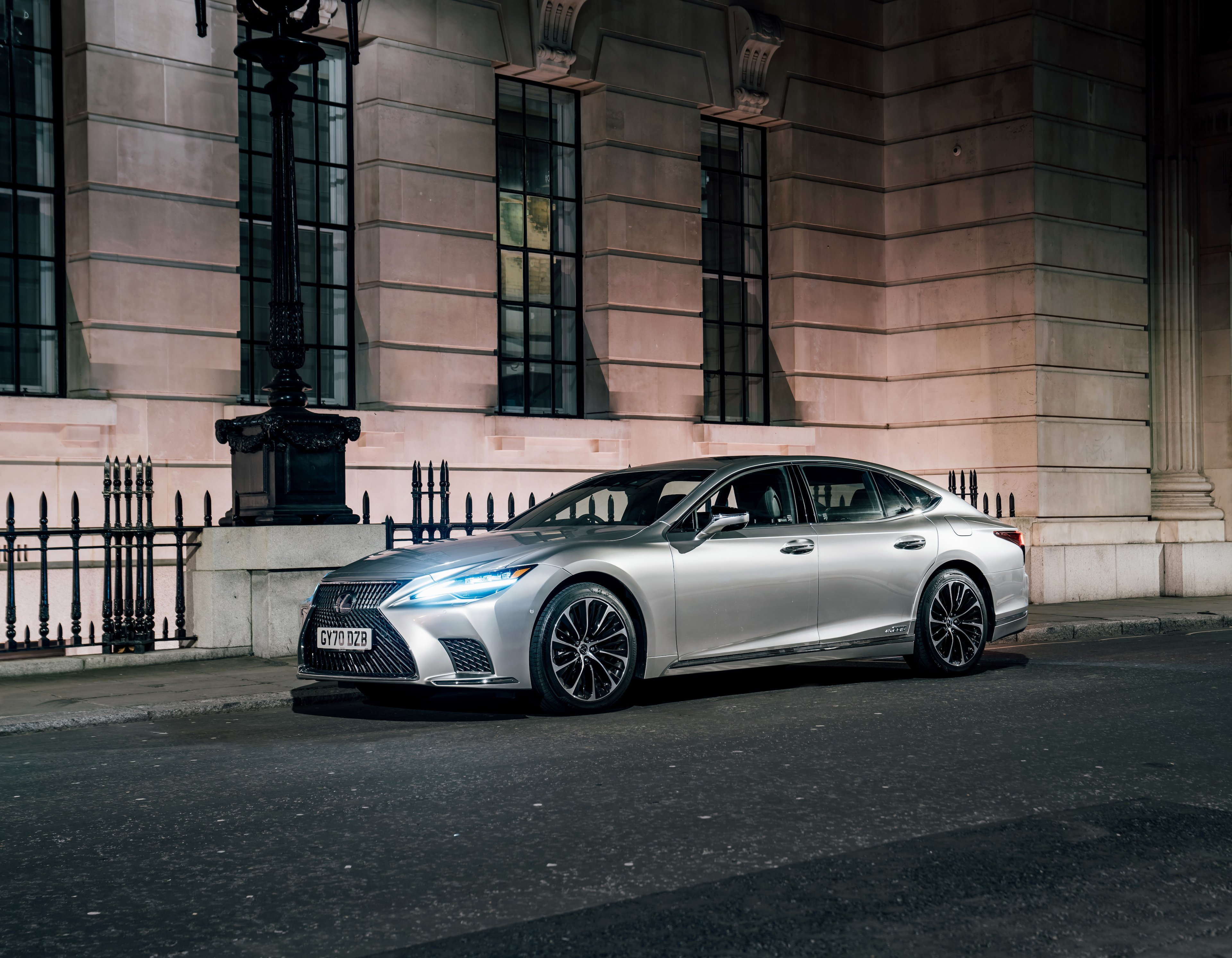 Lexus LS 500h: Luxury Meets Urban Elegance 4K Wallpaper