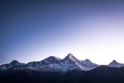 Sunrise Over Poon Hill's Majestic Peaks 4K Wallpaper
