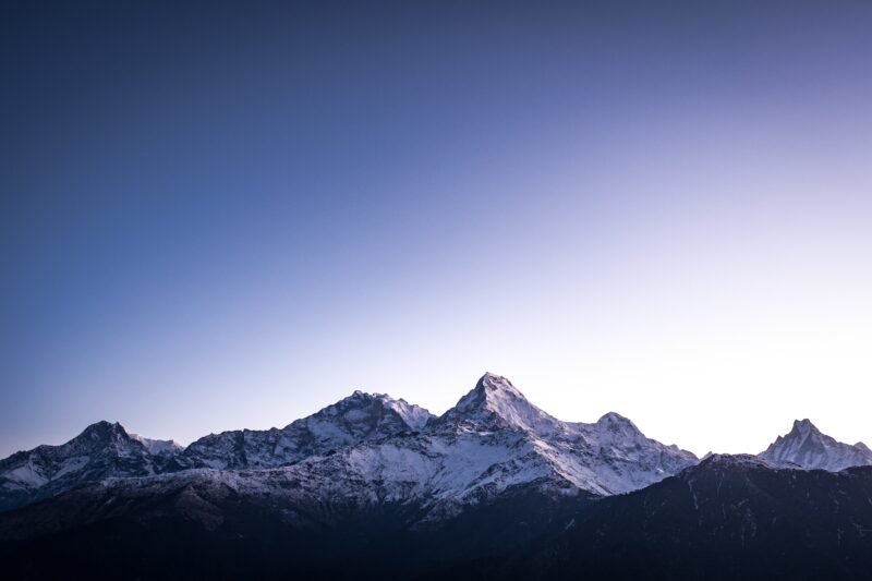 Sunrise Over Poon Hill's Majestic Peaks 4K Wallpaper