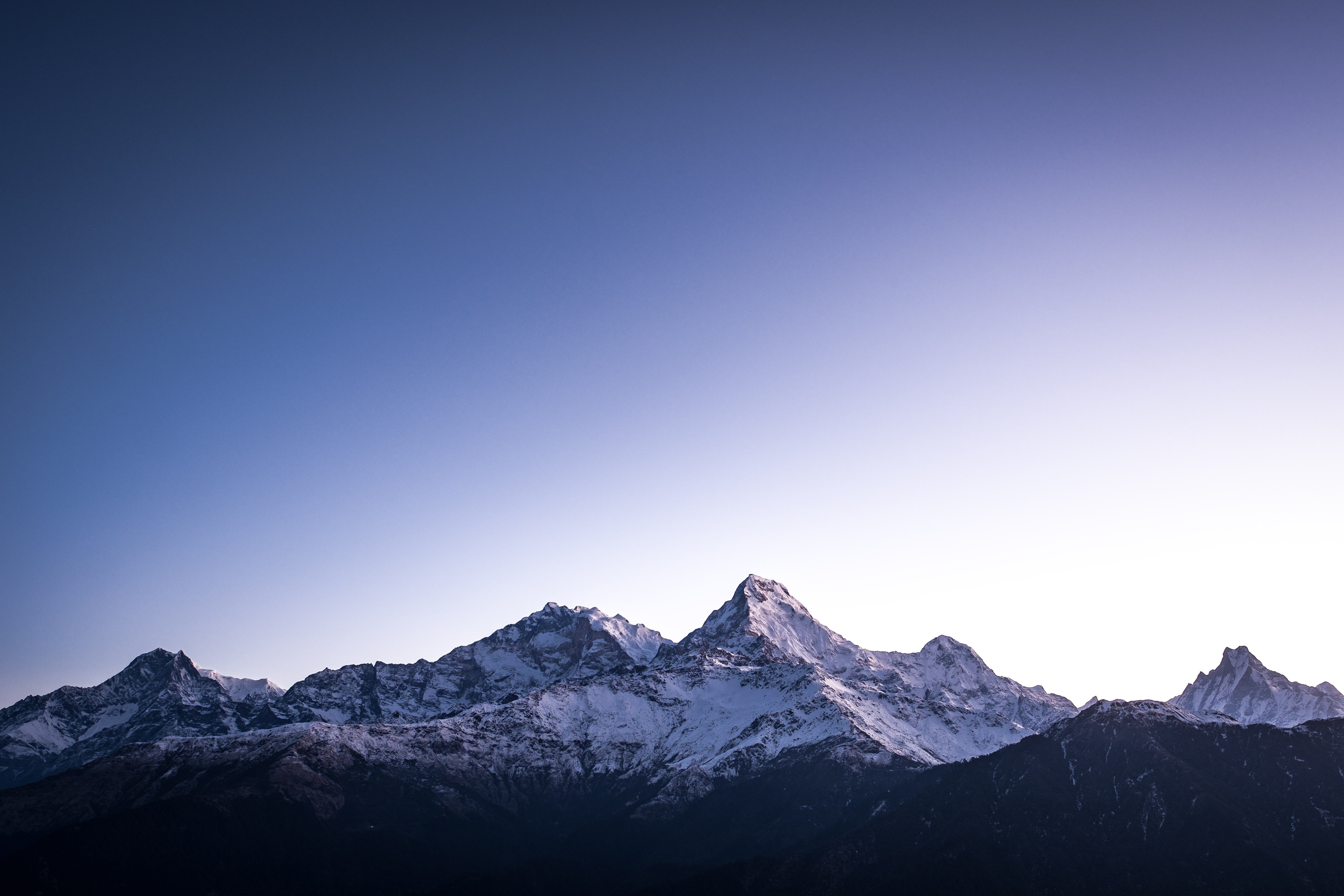 Sunrise Over Poon Hill's Majestic Peaks 4K Wallpaper