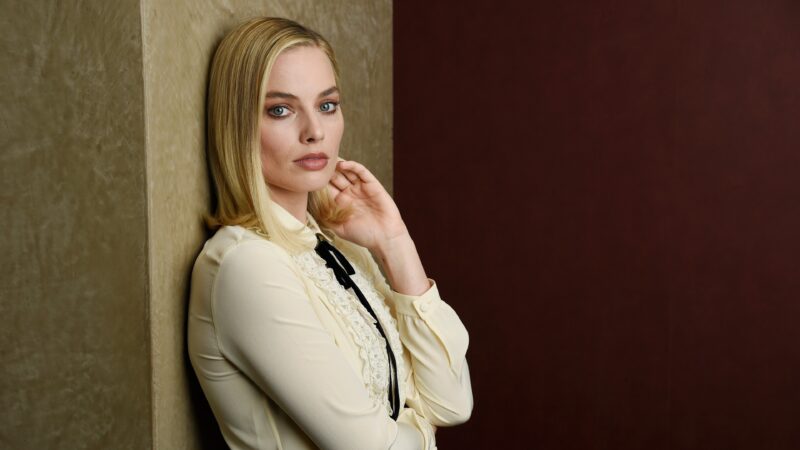 Margot: Timeless Elegance 4K Wallpaper