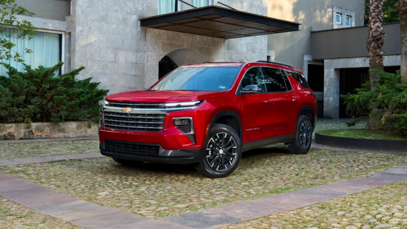 2024 Chevrolet Traverse LT: Bold Red SUV 4K 5K Wallpaper