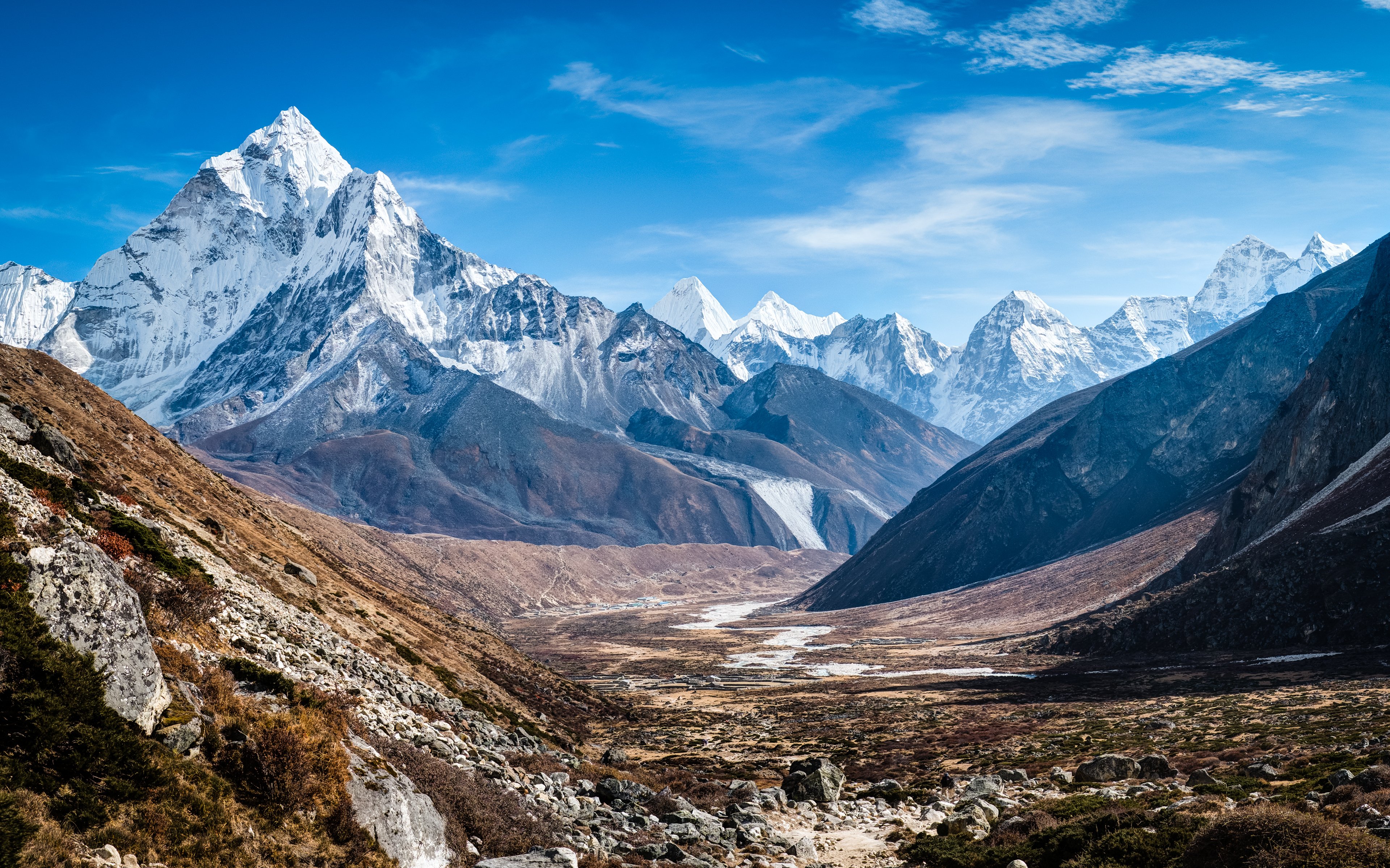 Majestic Ama Dablam: Himalayan Beauty Unveiled 4K Wallpaper
