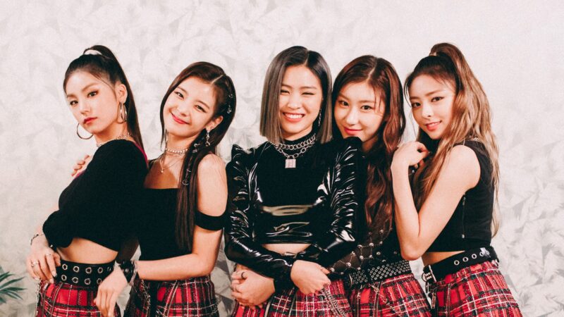 ITZY: K-Pop Queens of Energy and Style 4K 5K Wallpaper