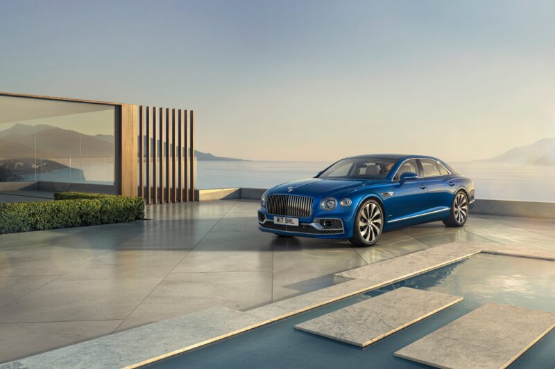Bentley Flying Spur Azure: Elegance Redefined 4K 5K 8K Wallpaper