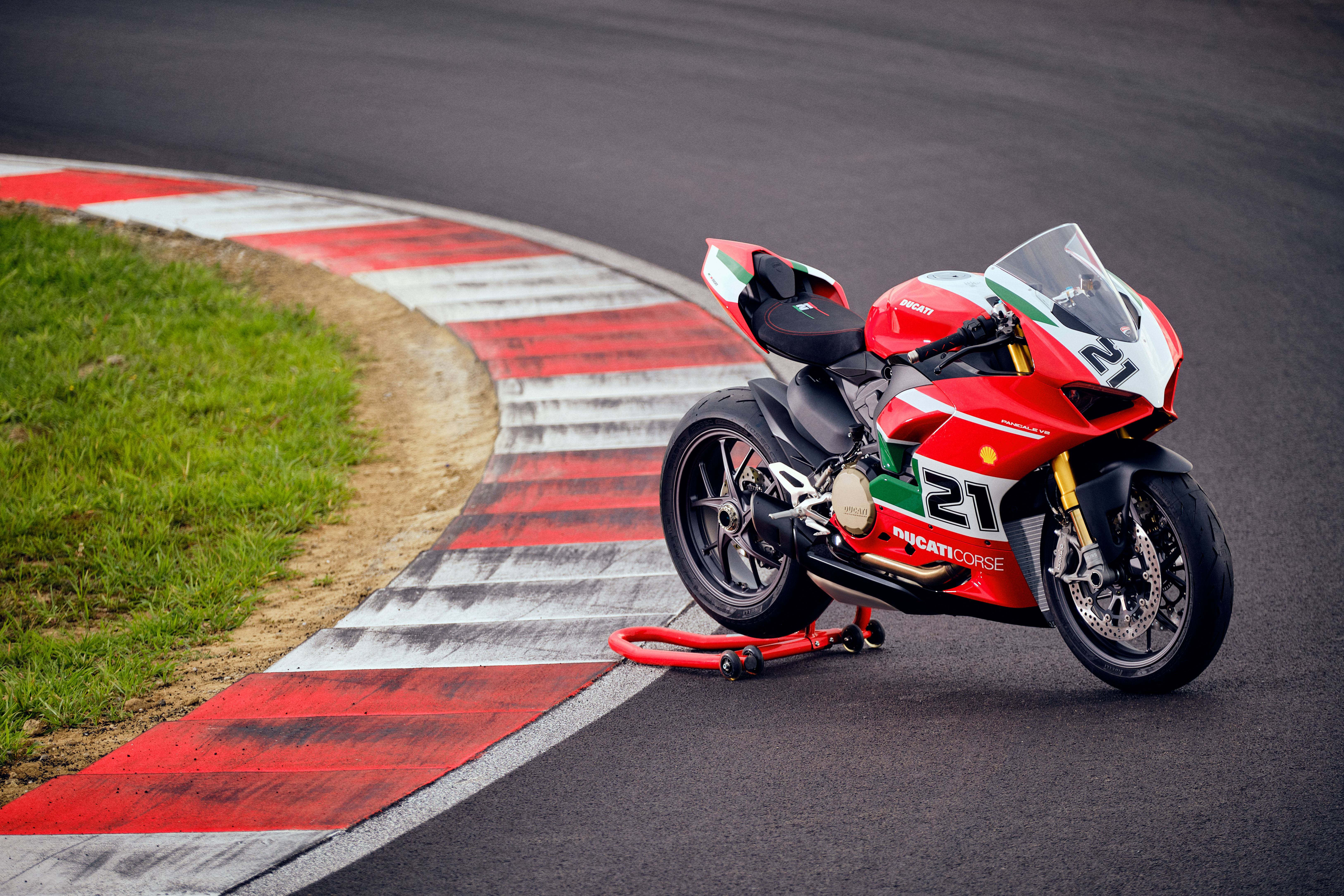 Ducati Panigale V2 Bayliss: Racing Legend 4K 5K Wallpaper