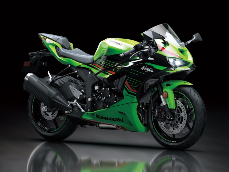 2024 Kawasaki Ninja ZX-6R: Stealth Speed Machine 4K Wallpaper