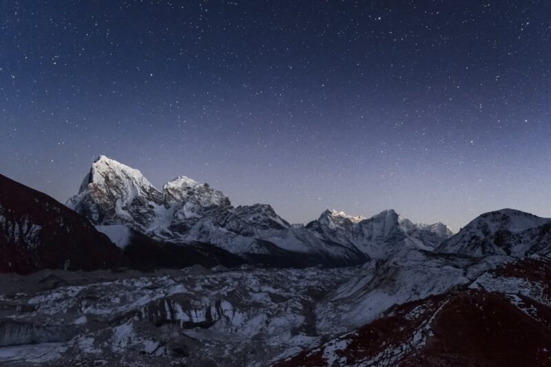 Cholatse's Starlit Himalayan Vista 4K Wallpaper