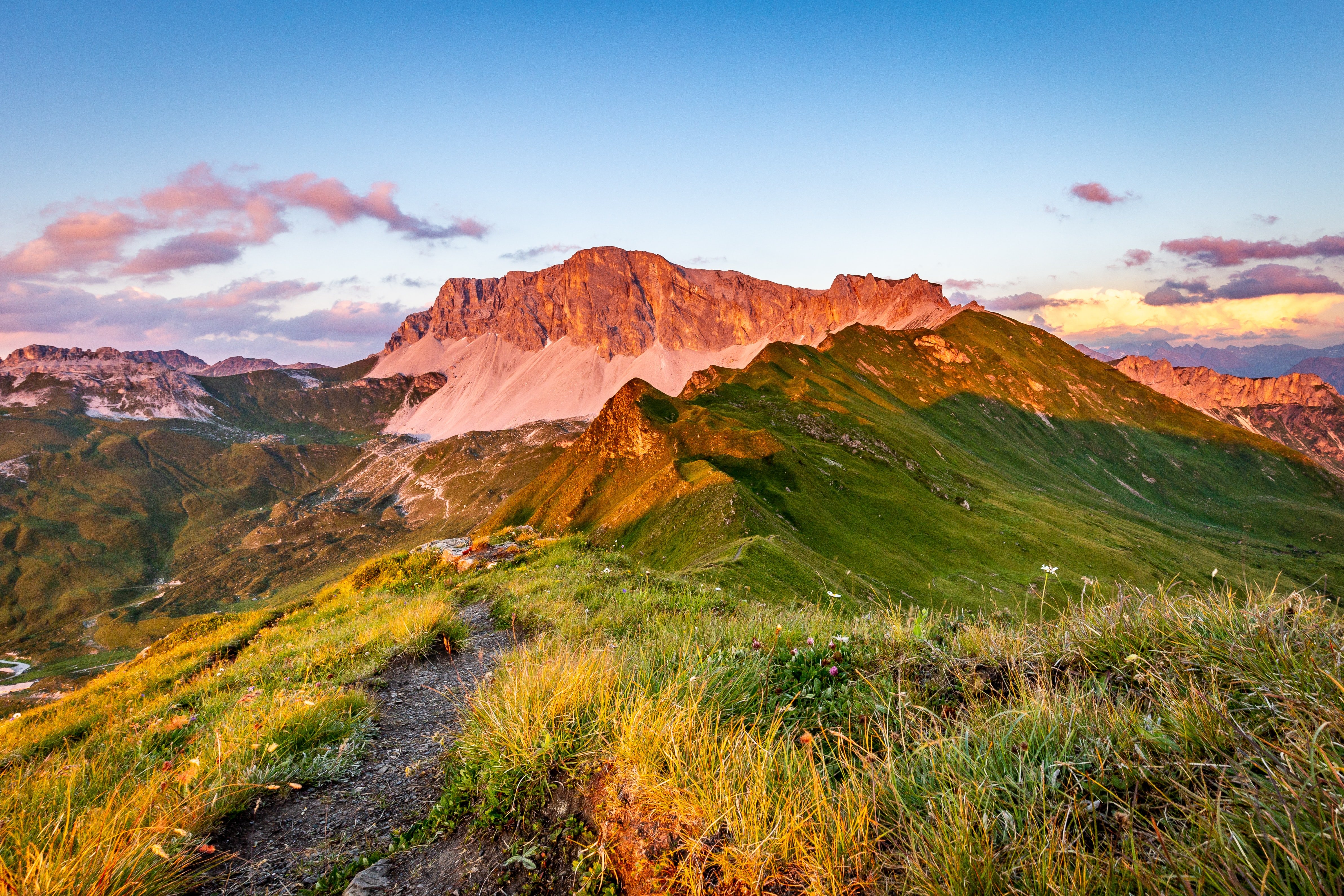 Jägglisch Horn: Alpine Splendor at Sunrise 4K Wallpaper