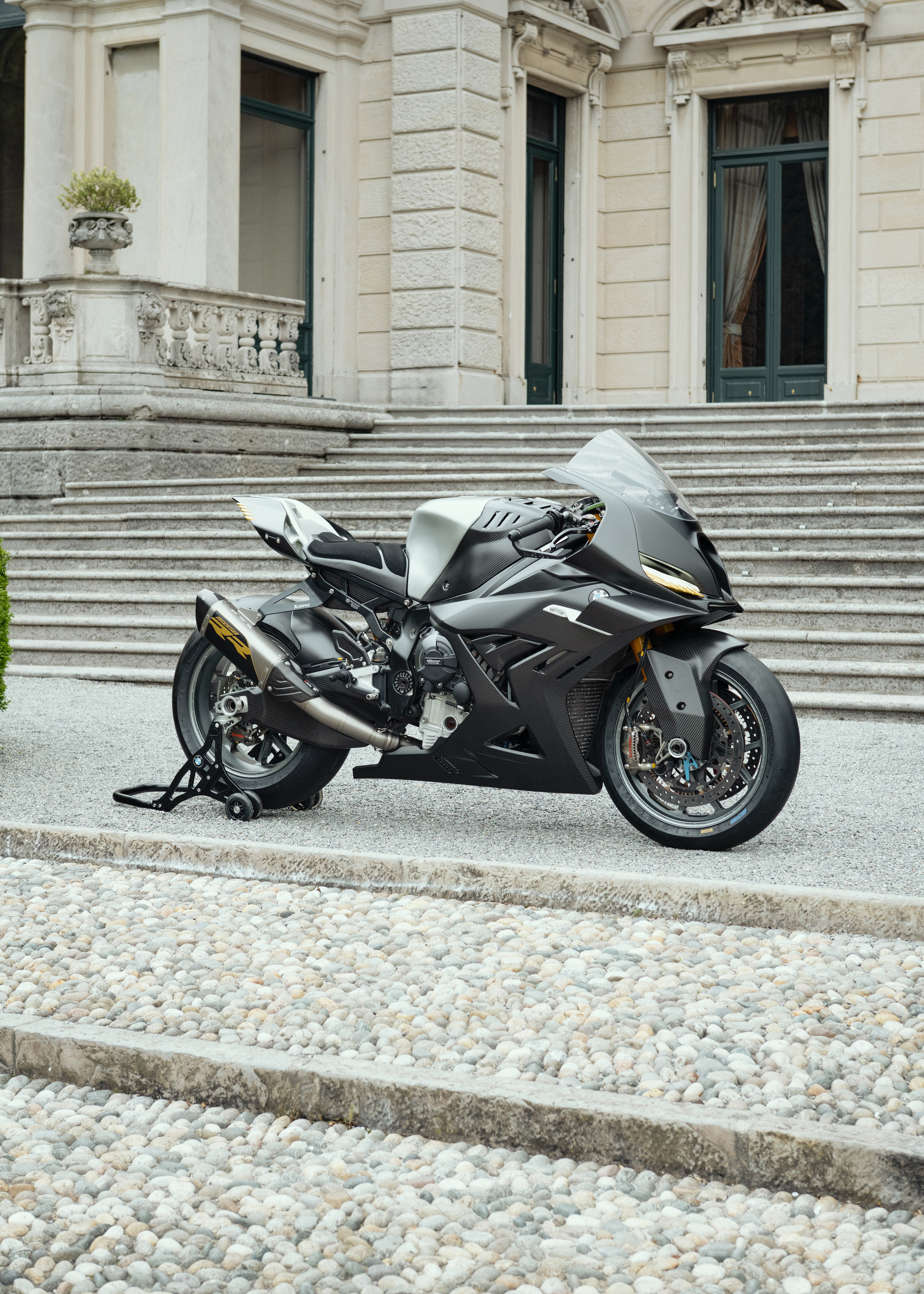 BMW Motorrad Concept RR: Racing Elegance 4K 5K Wallpaper