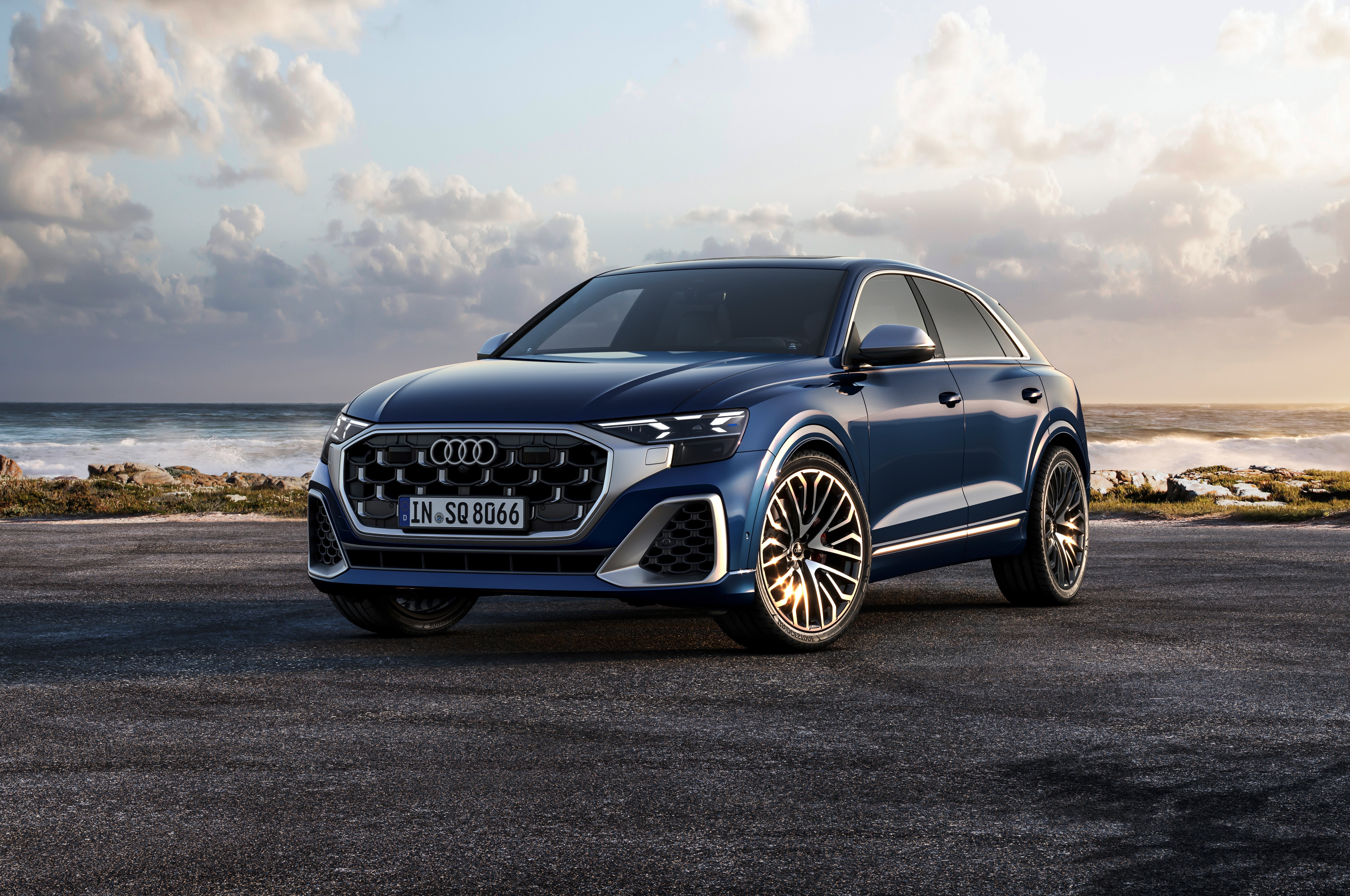 2024 Audi SQ8 TFSI: Power & Luxury Unleashed 4K 5K Wallpaper
