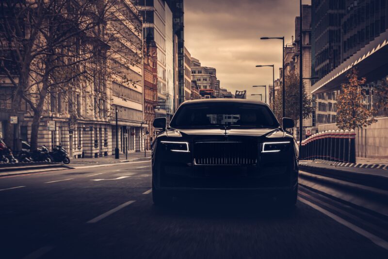 Rolls-Royce Ghost: Midnight Urban Elegance 4K 5K Wallpaper