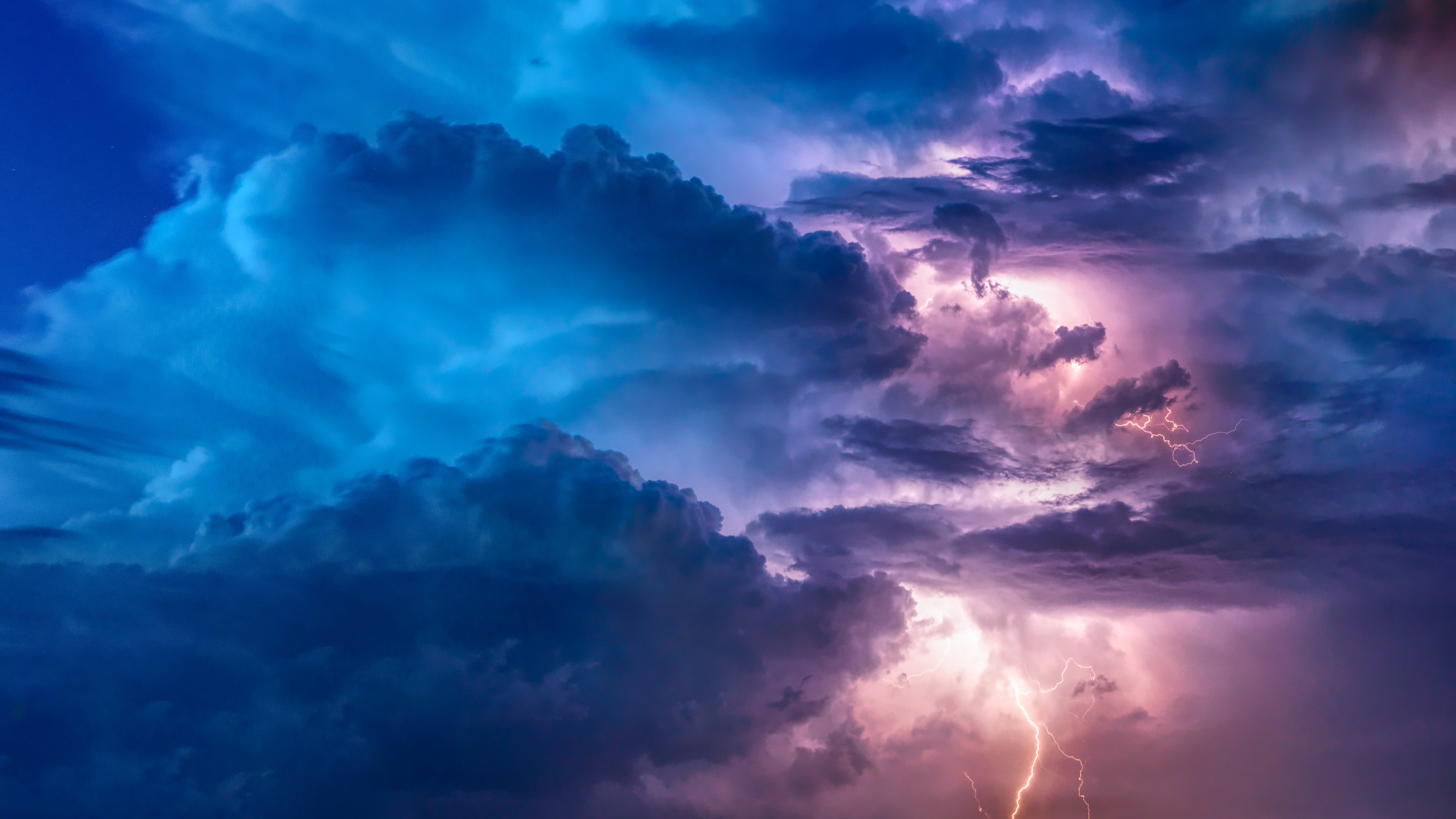 Lightning Storm: Electric Sky Unleashed 4K 5K Wallpaper