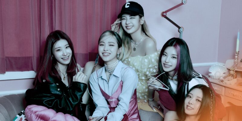 Itzy: K-Pop Queens Chilling Together 4K Wallpaper
