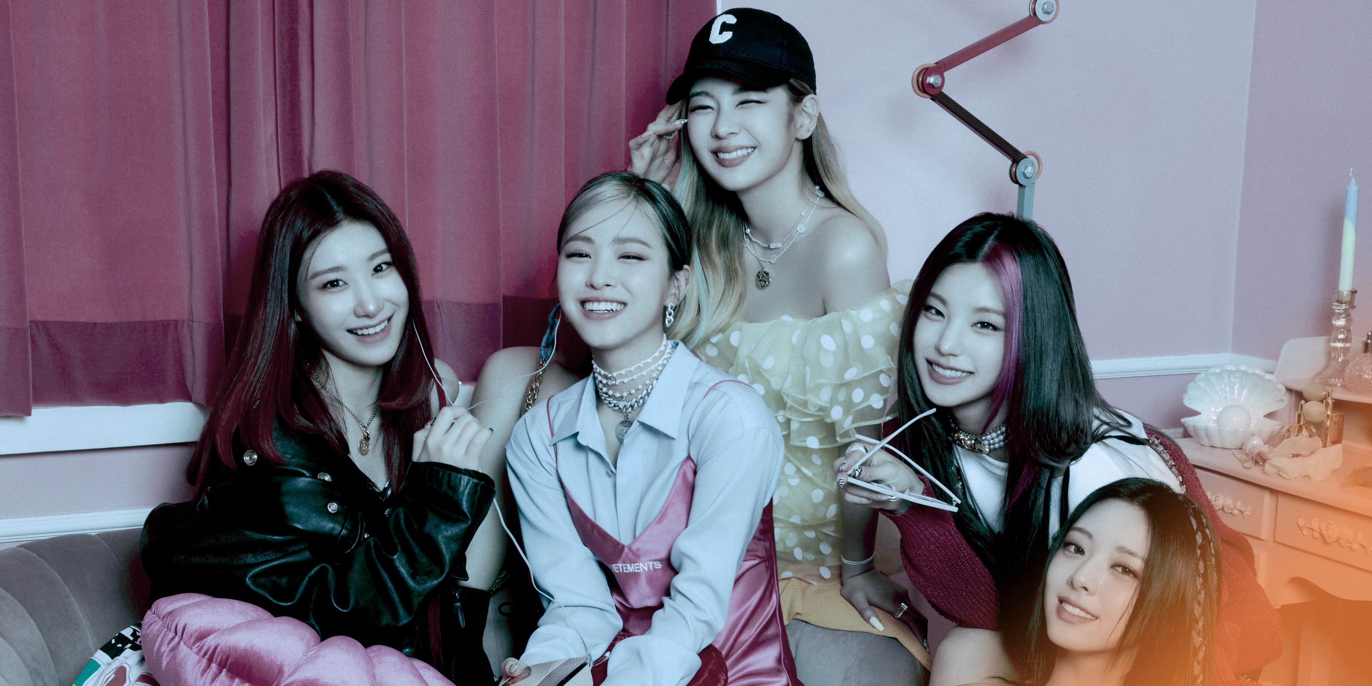 Itzy: K-Pop Queens Chilling Together 4K Wallpaper