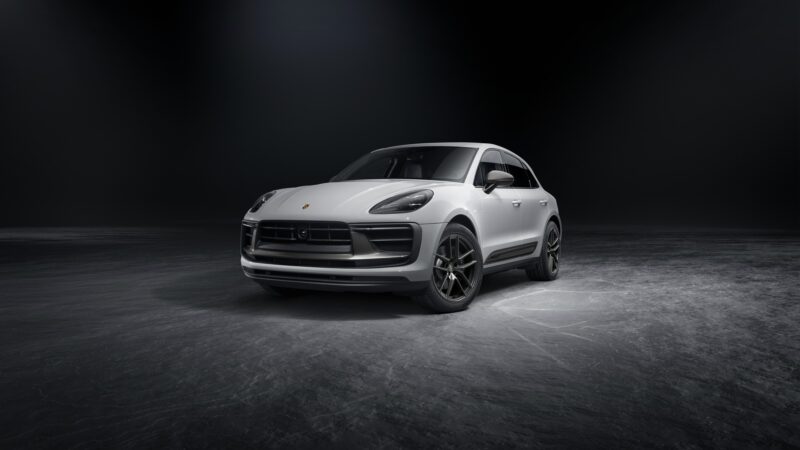 2022 Porsche Macan T: Urban Stealth 4K Wallpaper