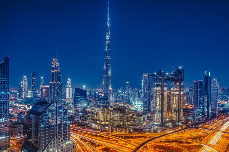 Dubai's Dazzling Urban Splendor at Night Wallpaper