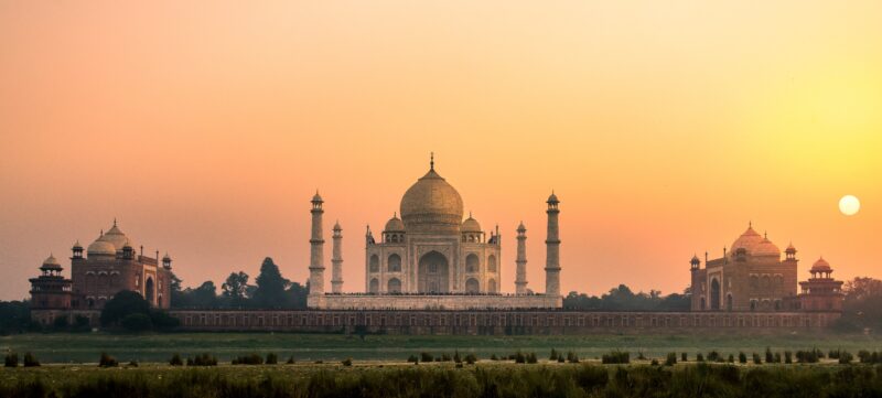 Taj Mahal: Sunset's Golden Embrace 4K Wallpaper