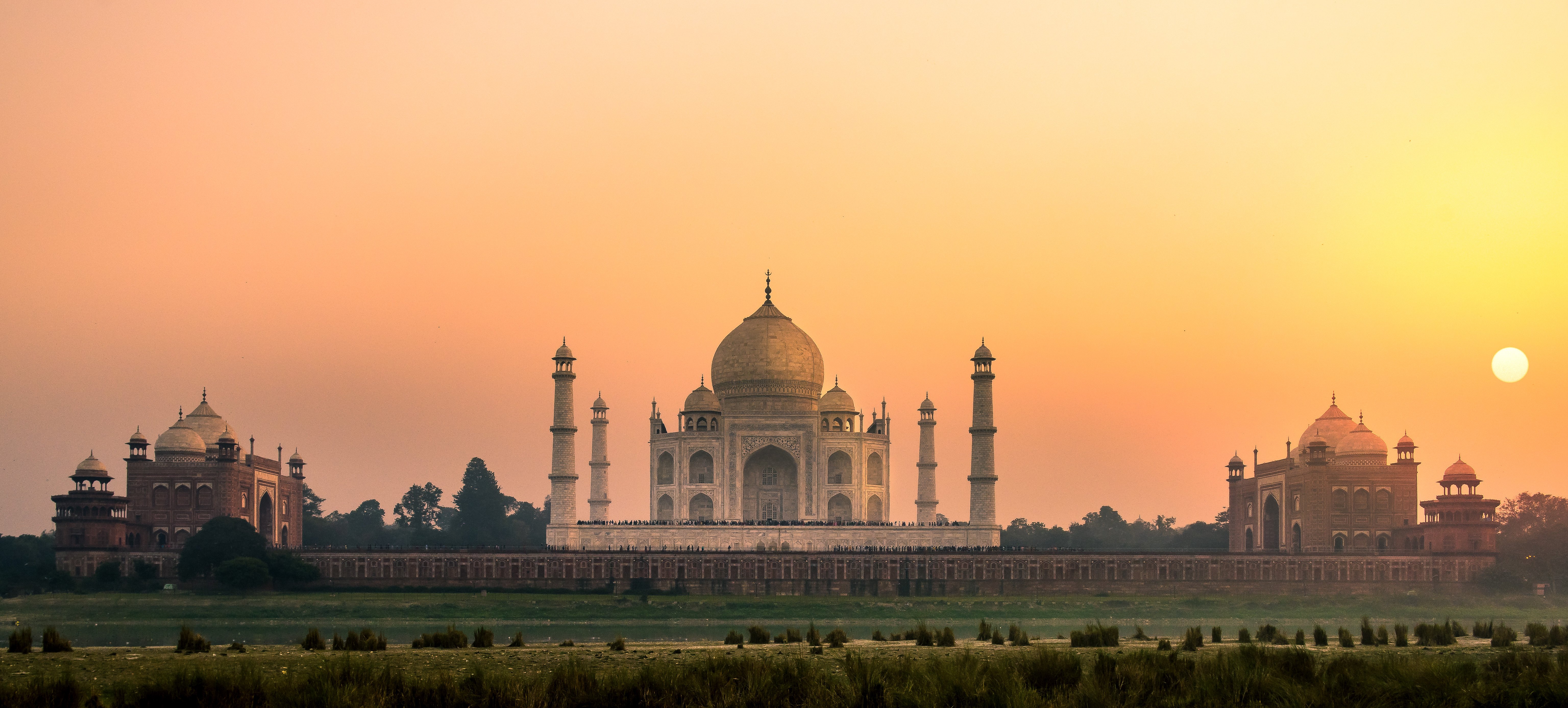 Taj Mahal: Sunset's Golden Embrace 4K Wallpaper