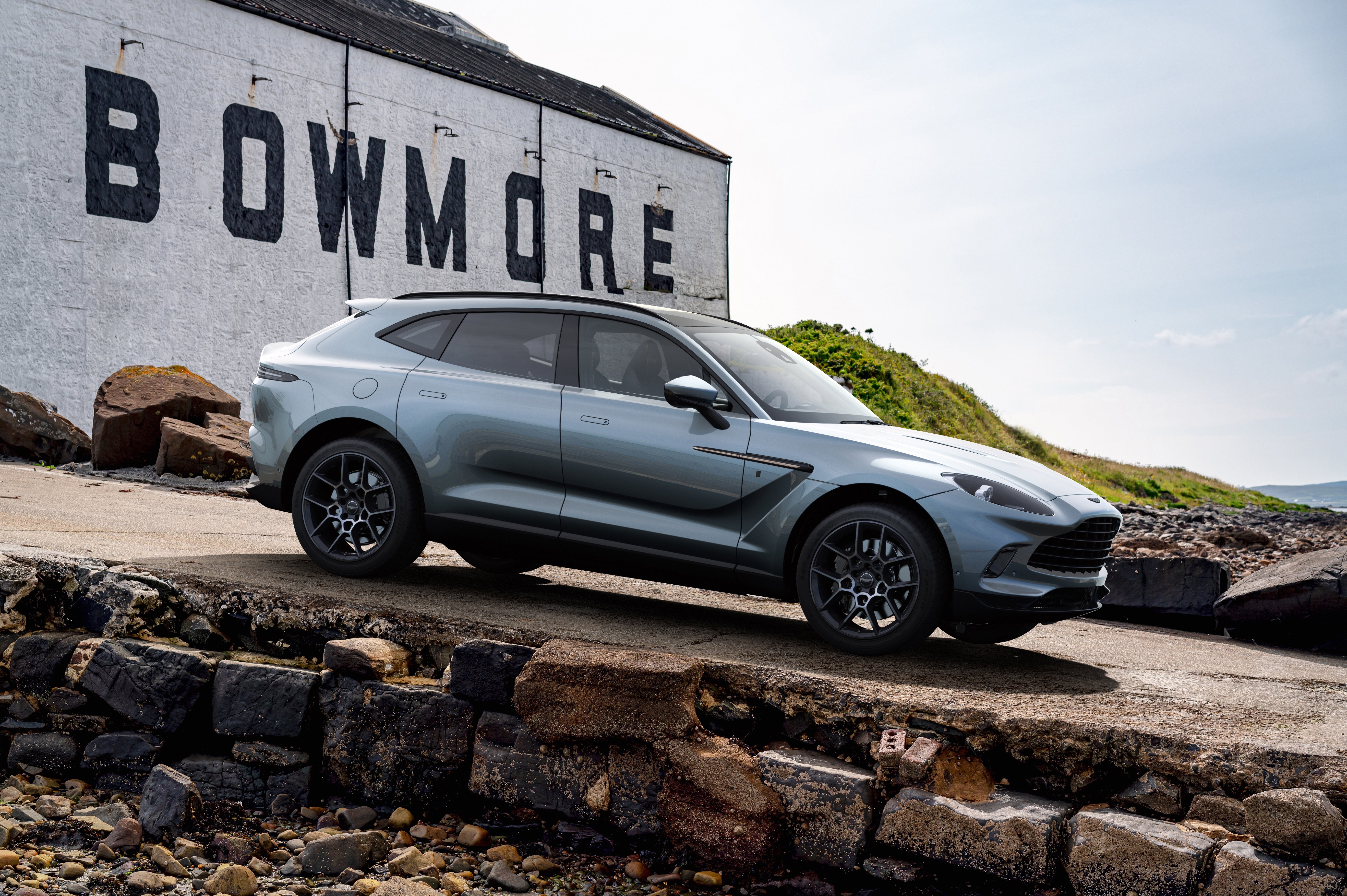 Aston Martin DBX Bowmore: Luxe Highland Fusion 4K 5K Wallpaper
