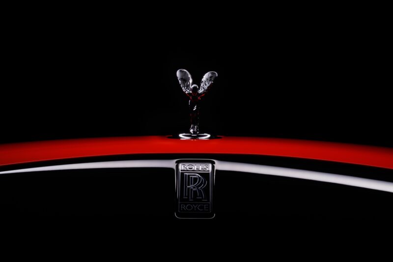 Rolls-Royce Dawn: Black Badge Elegance 4K 5K 8K Wallpaper