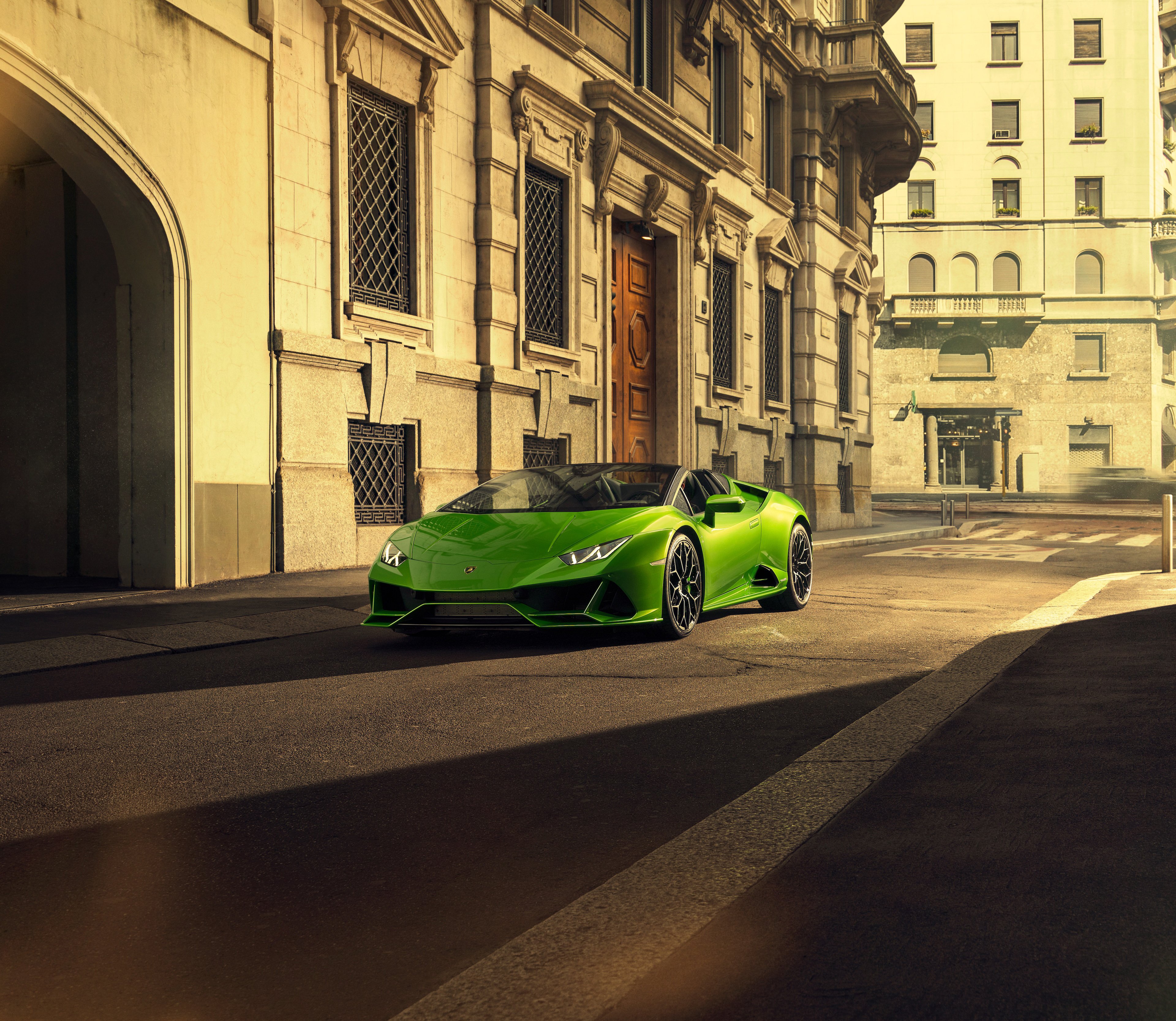 Green Lightning: Huracan Evo Spyder Cruises 4K Wallpaper