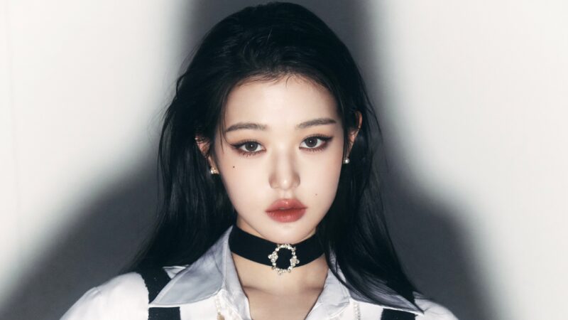 Wonyoung's Elegant Monochrome Portrait 4K 5K 8K Wallpaper