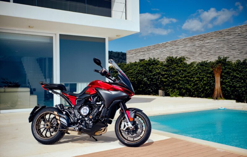 MV Agusta Turismo Veloce 800 Lusso SCS Elegance 4K Wallpaper