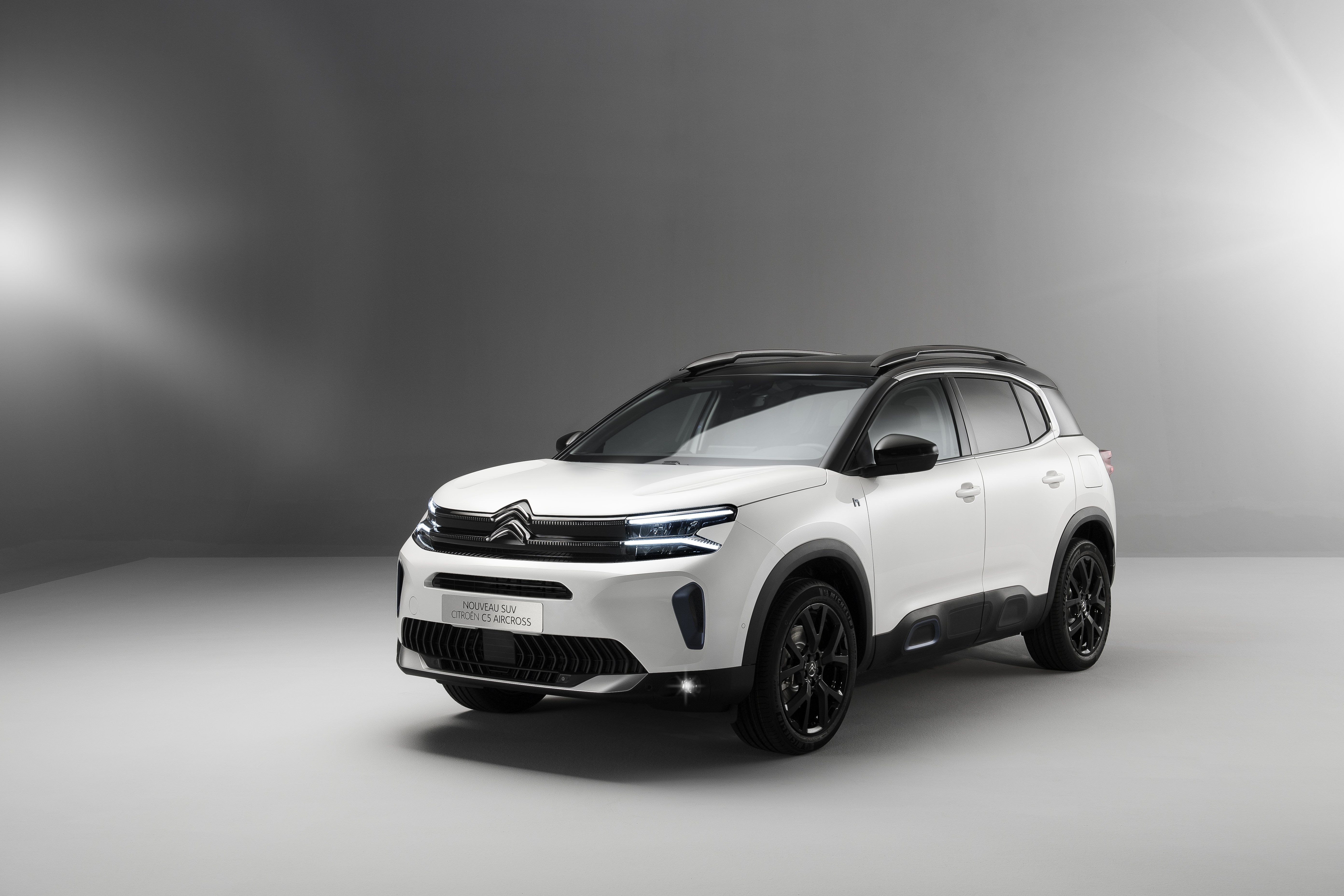 Citroen C5 Aircross: Sleek Hybrid SUV Elegance 4K 5K Wallpaper
