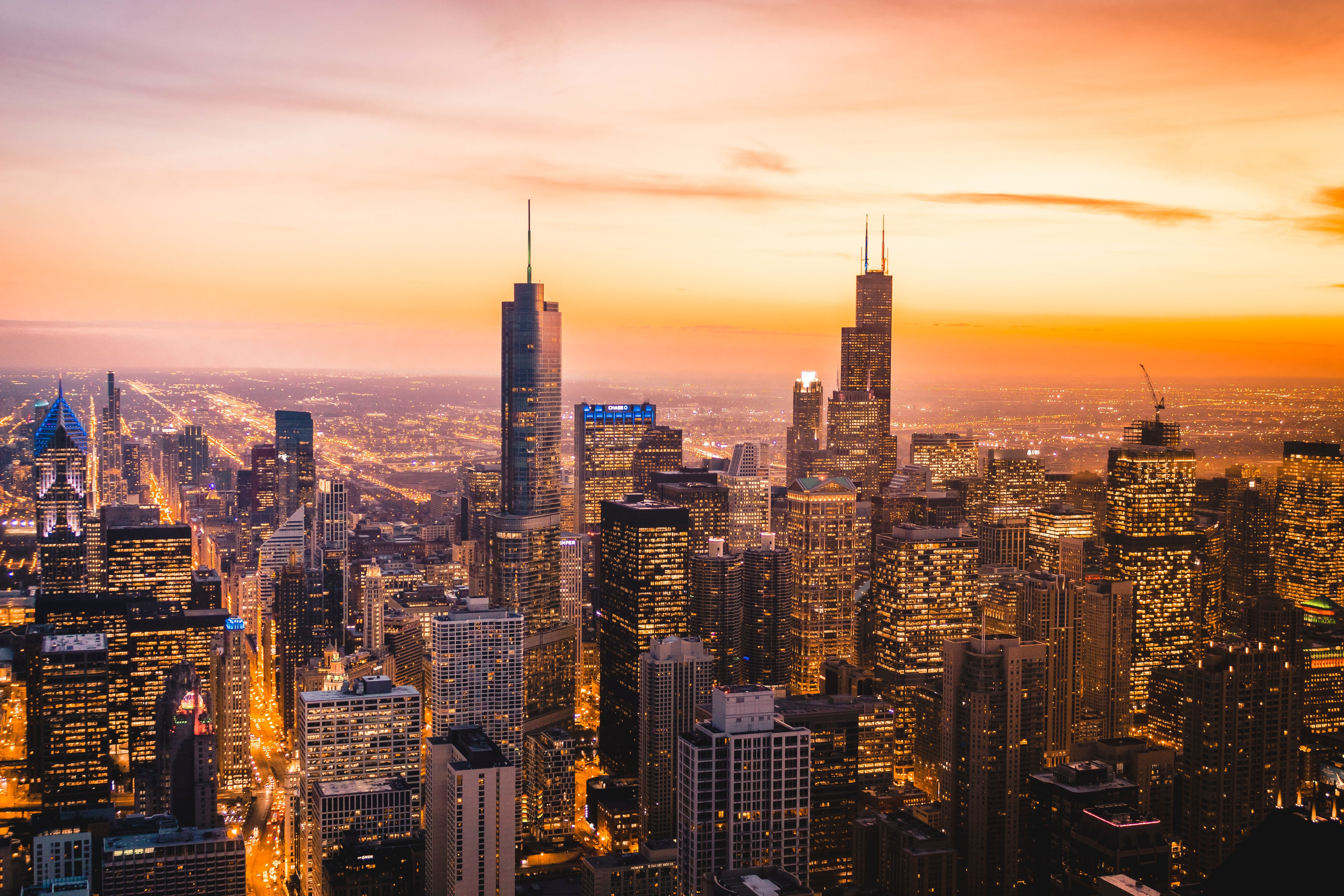 Chicago's Golden Hour Skyline Majesty 4K 5K Wallpaper
