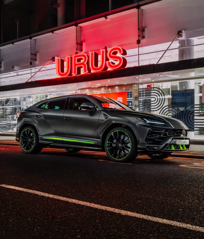 Urus Graphite: Urban Night Prowler 4K Wallpaper