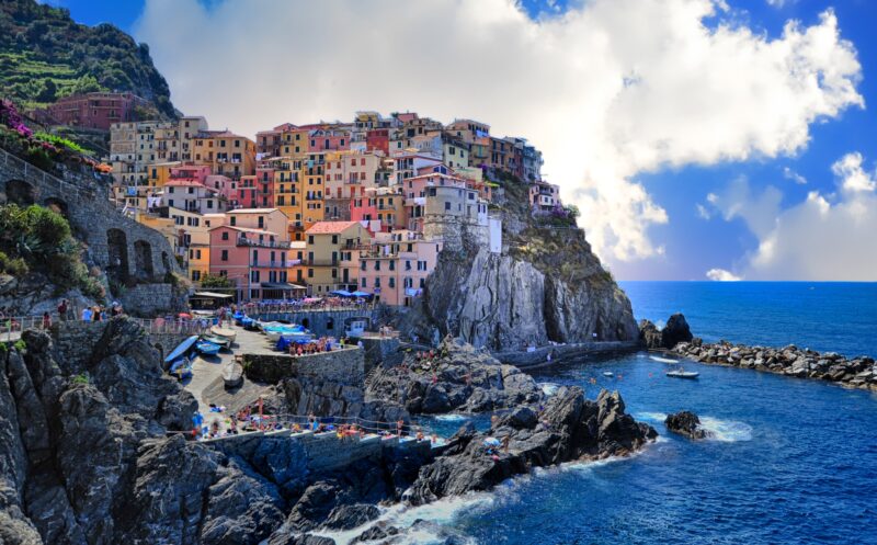 Manarola: Cinque Terre's Coastal Jewel 4K Wallpaper