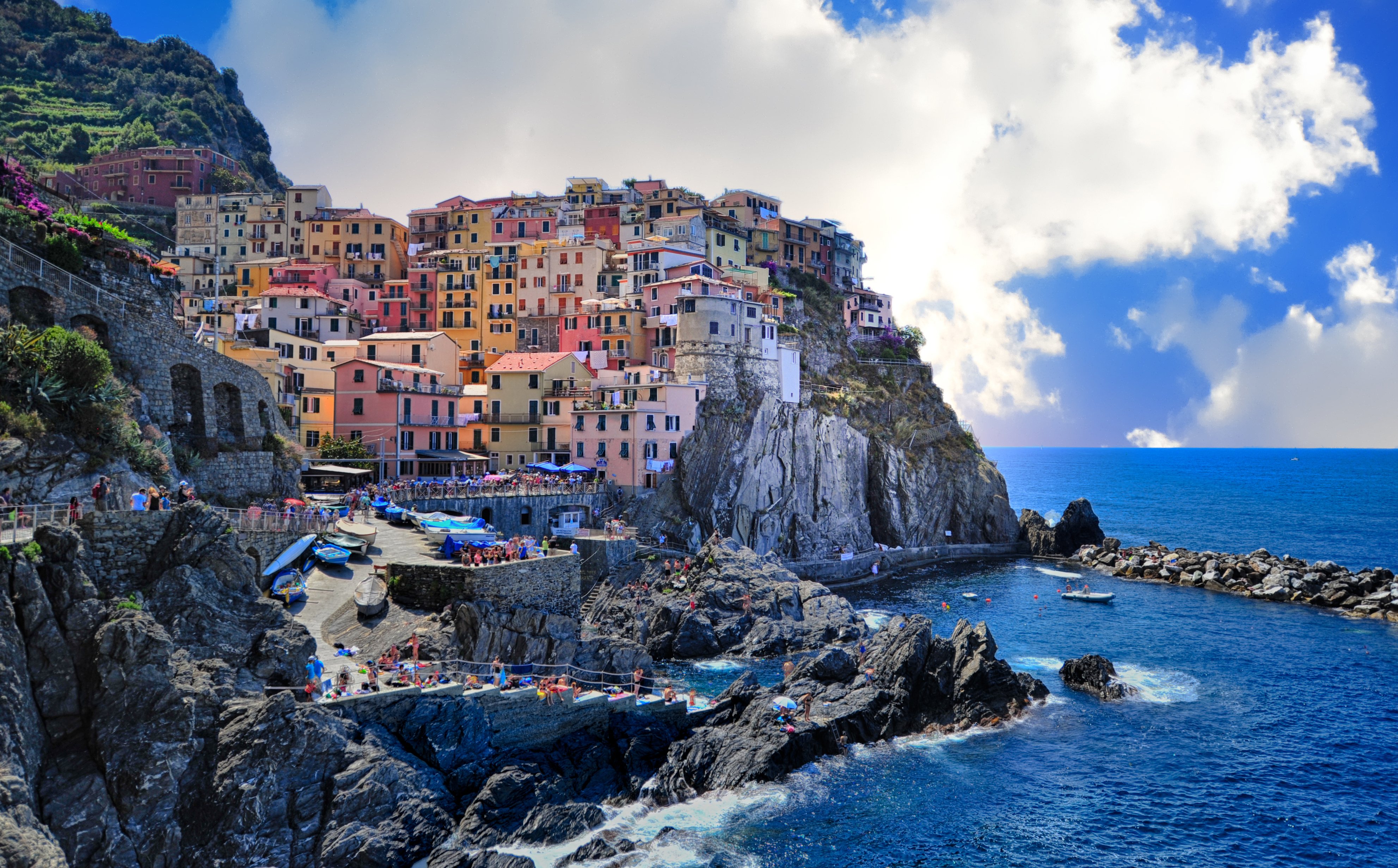 Manarola: Cinque Terre's Coastal Jewel 4K Wallpaper