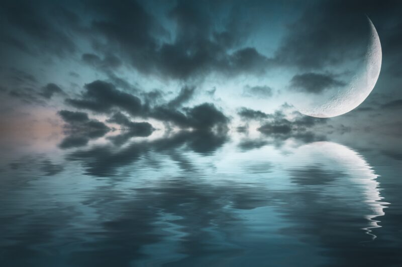 Moonlit Seascape: Nocturnal Reflections 4K 5K Wallpaper