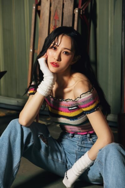 Gahee: Striped Style & Soulful Pose 4K Wallpaper